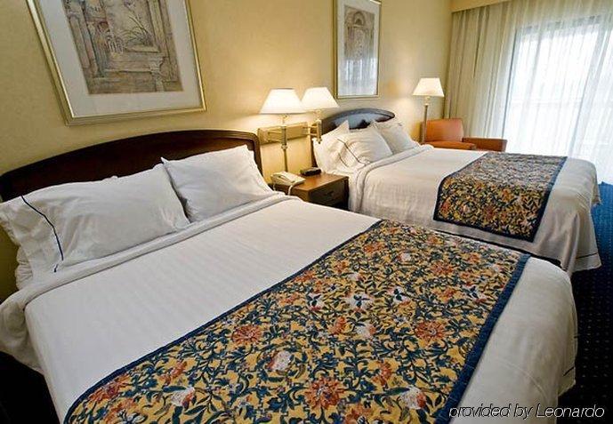 Готель Courtyard By Marriott Erie Ambassador Conference Center Номер фото