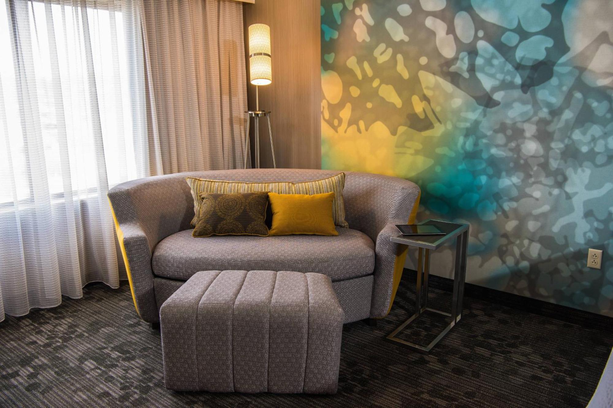 Готель Courtyard By Marriott Erie Ambassador Conference Center Екстер'єр фото