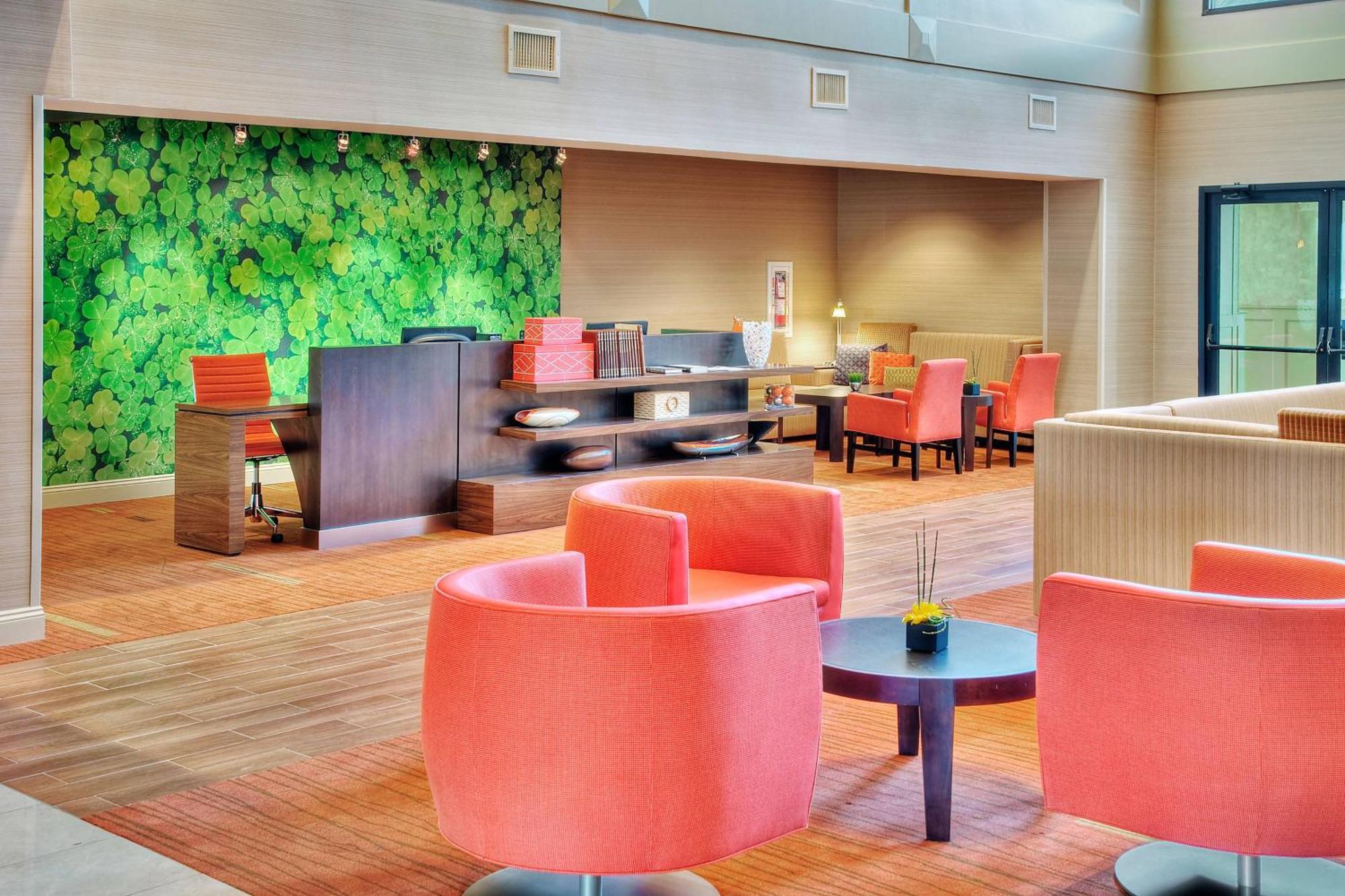 Готель Courtyard By Marriott Erie Ambassador Conference Center Екстер'єр фото