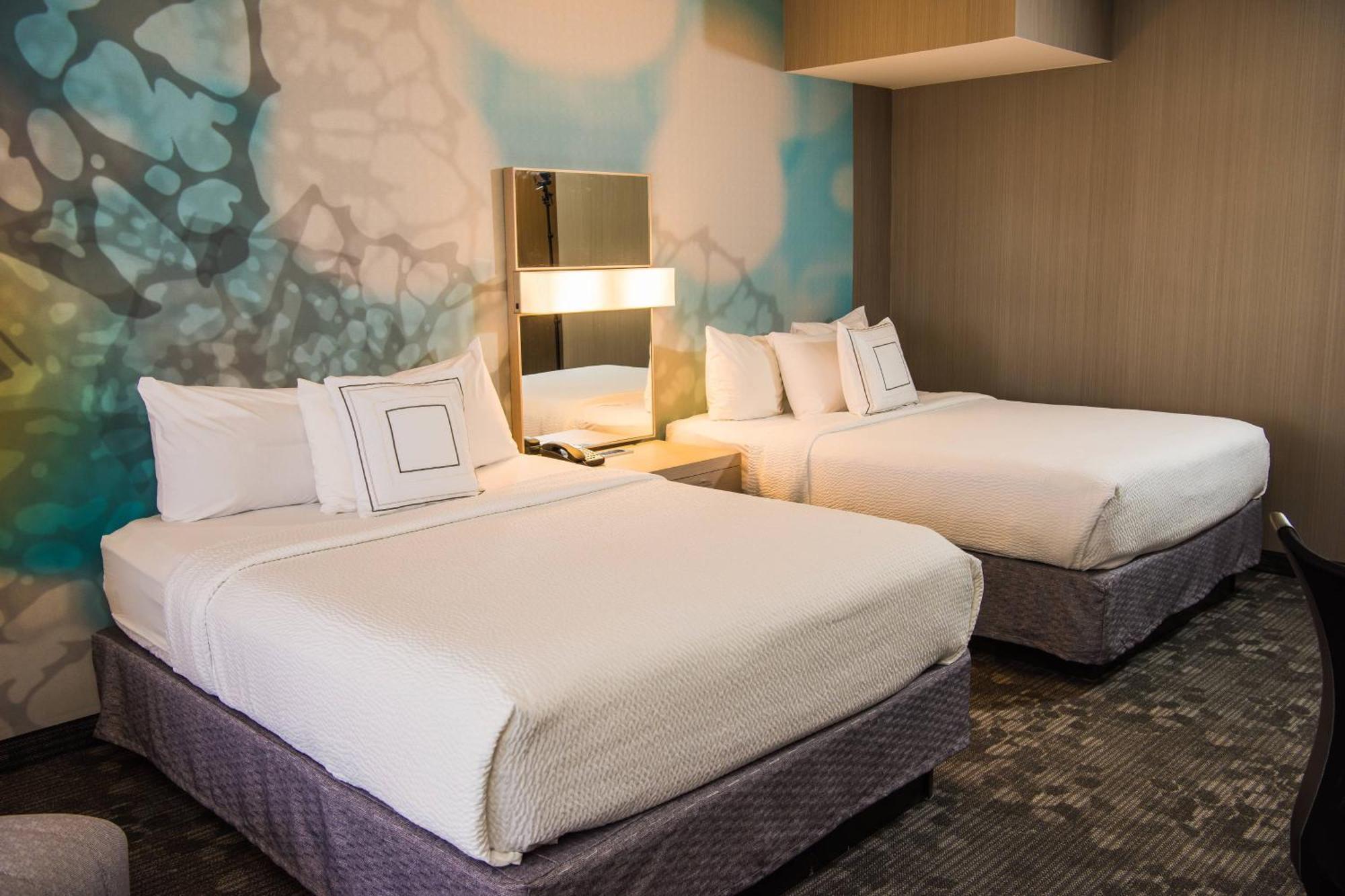 Готель Courtyard By Marriott Erie Ambassador Conference Center Екстер'єр фото