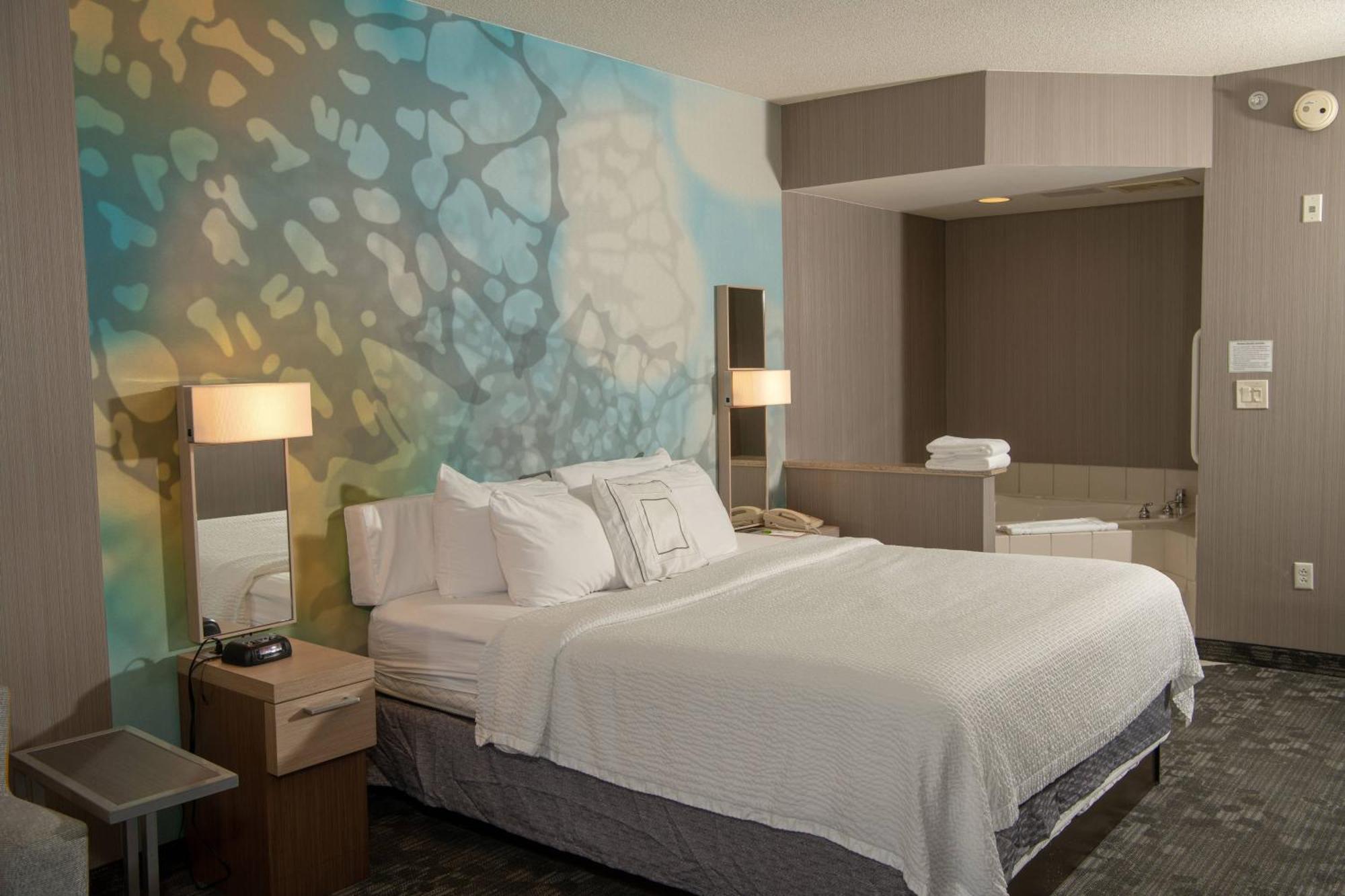 Готель Courtyard By Marriott Erie Ambassador Conference Center Екстер'єр фото